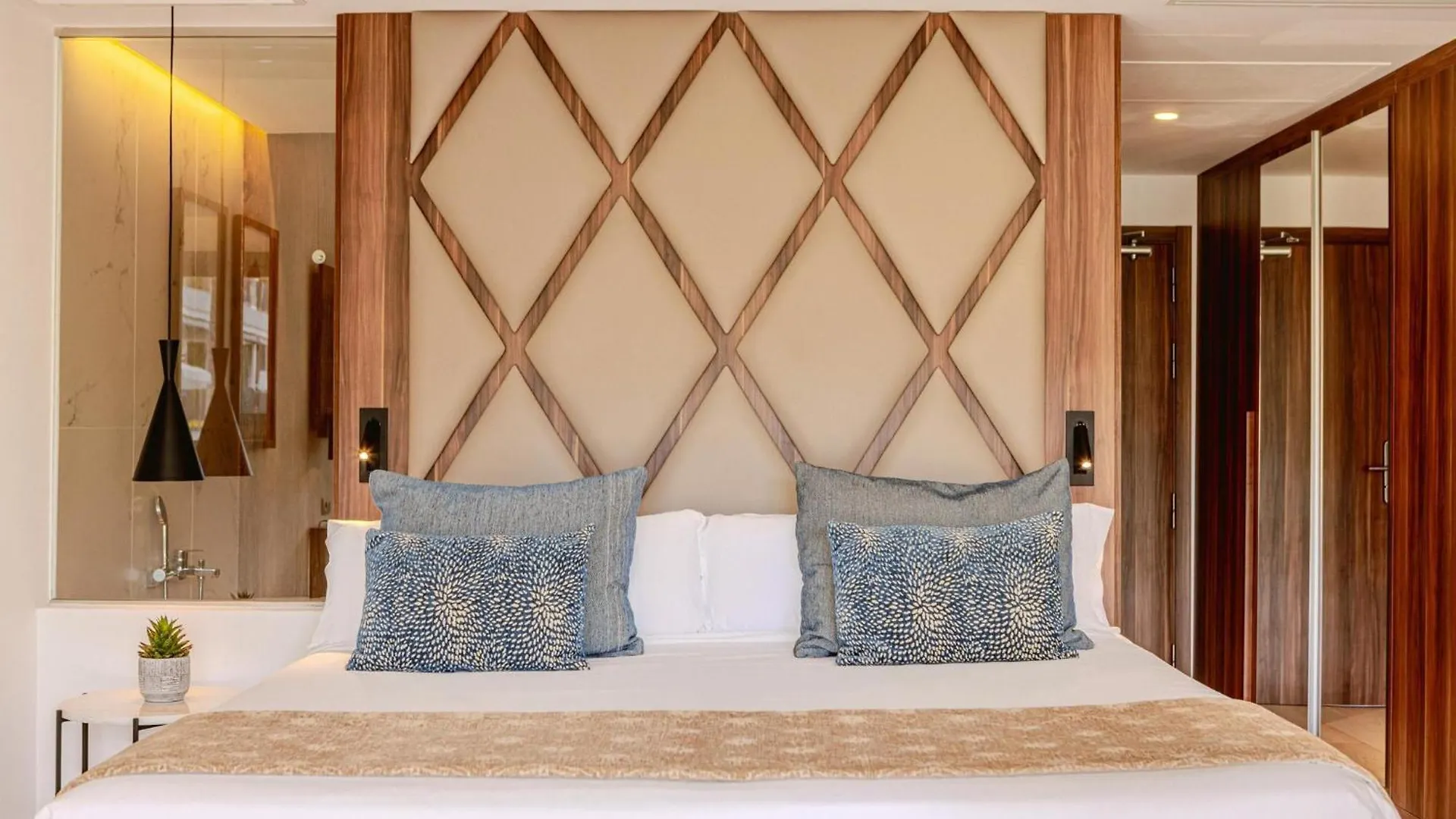 Zafiro Palace Palmanova 5*, Palma Nova (Mallorca) Spain