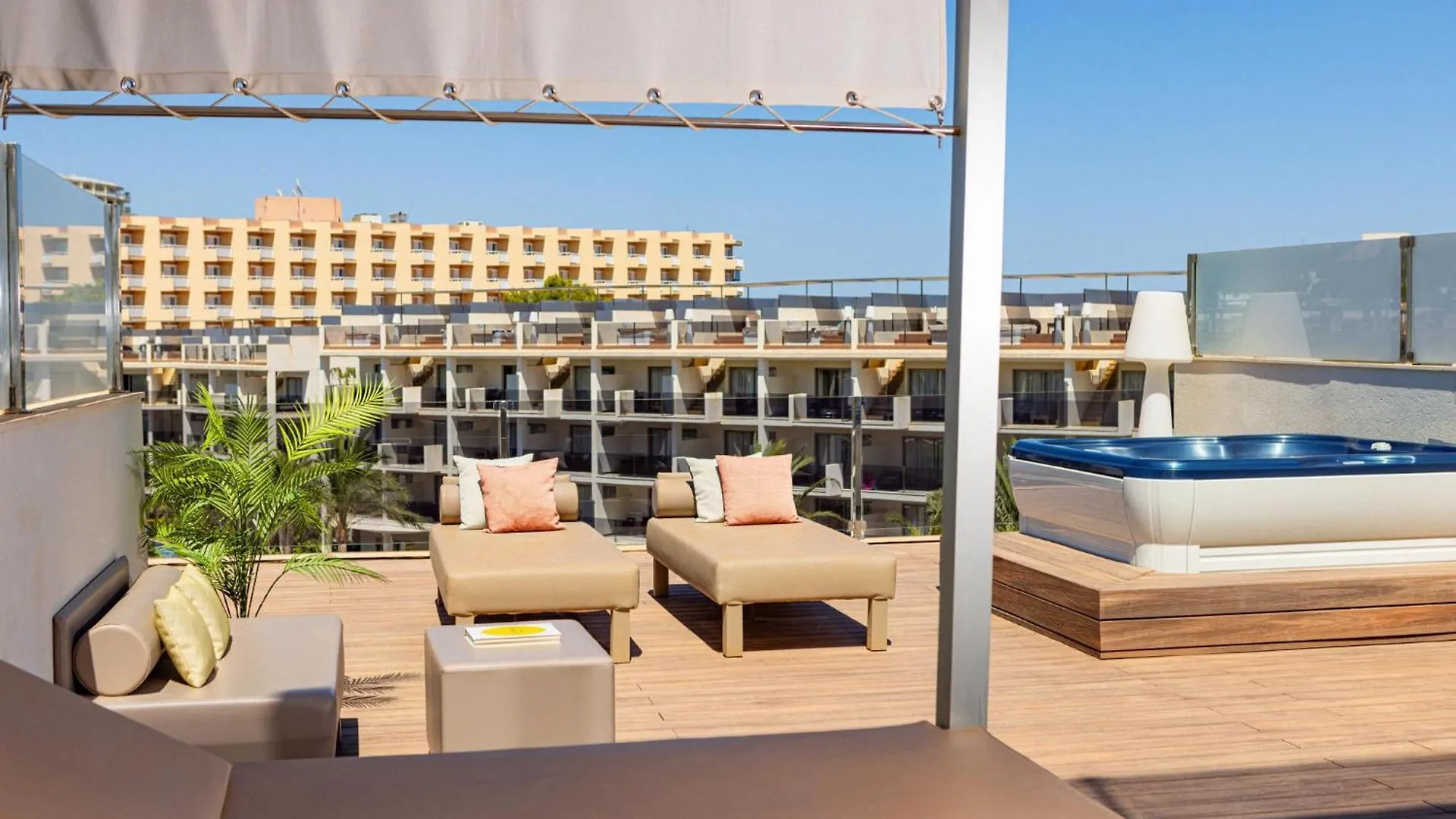 ***** Aparthotel Zafiro Palace Palmanova Spanje