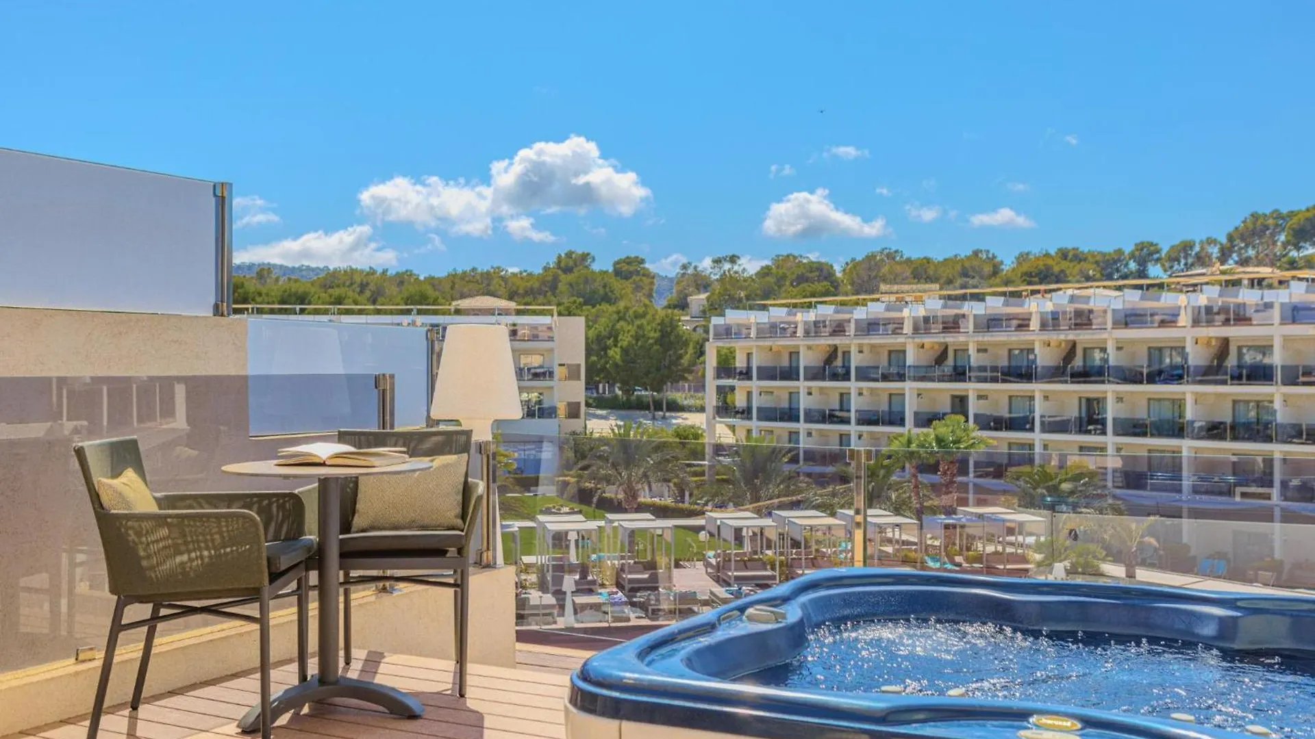 Zafiro Palace Palmanova Aparthotel